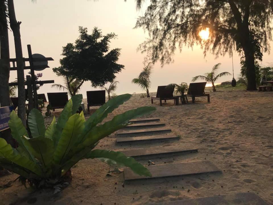 Had Lamae Resort Ban Pak Nam Lamae ภายนอก รูปภาพ
